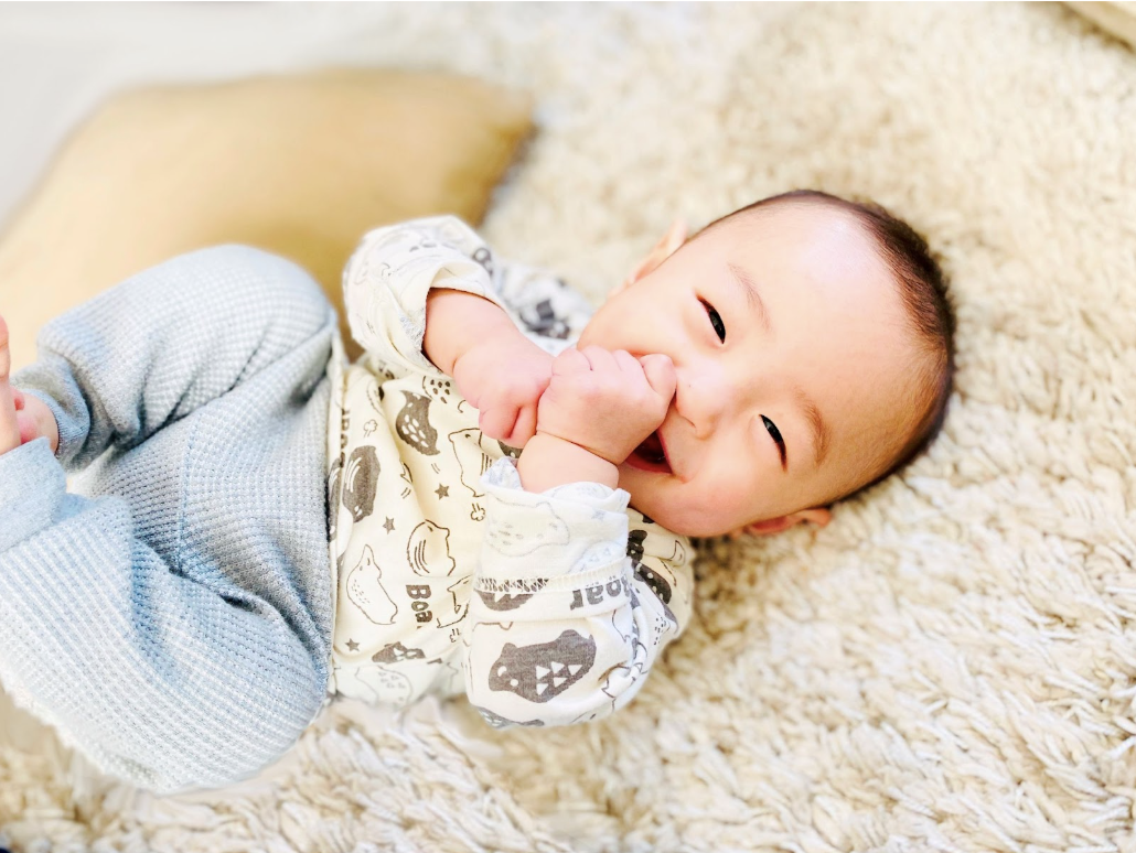 笑顔な乳幼児