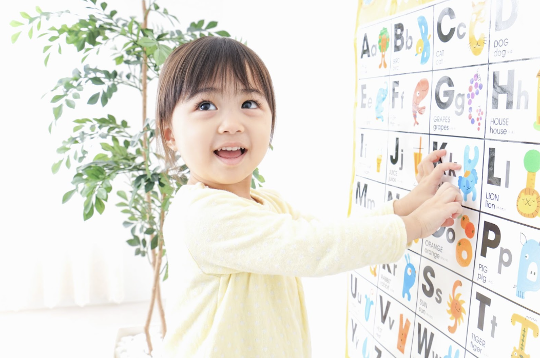 英語を学ぶ子ども
