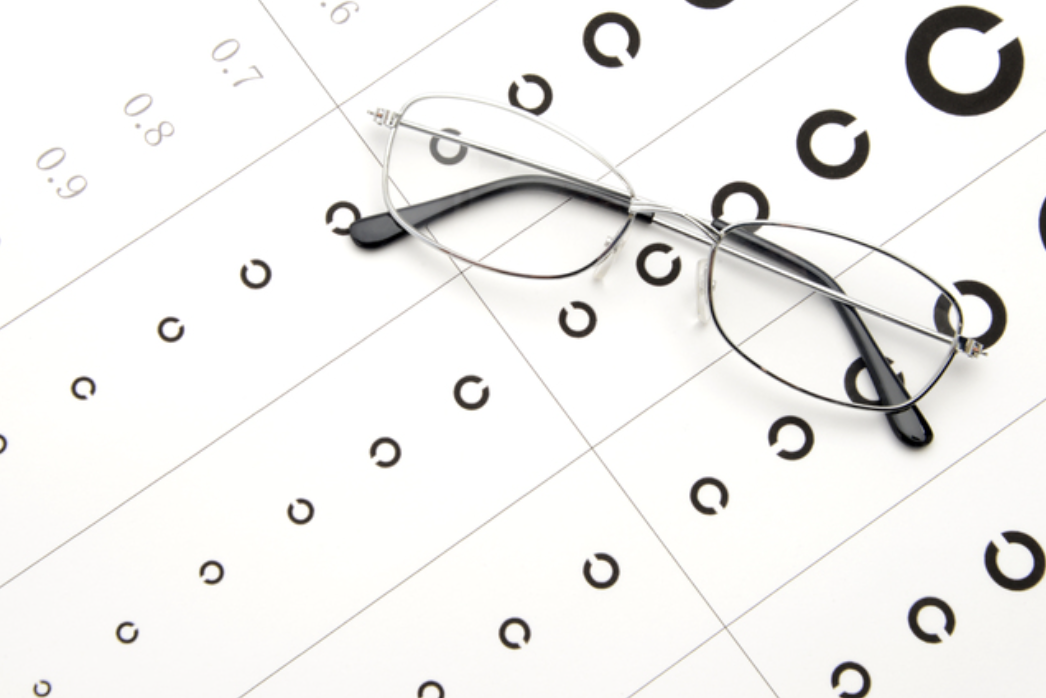 視力検査とメガネ